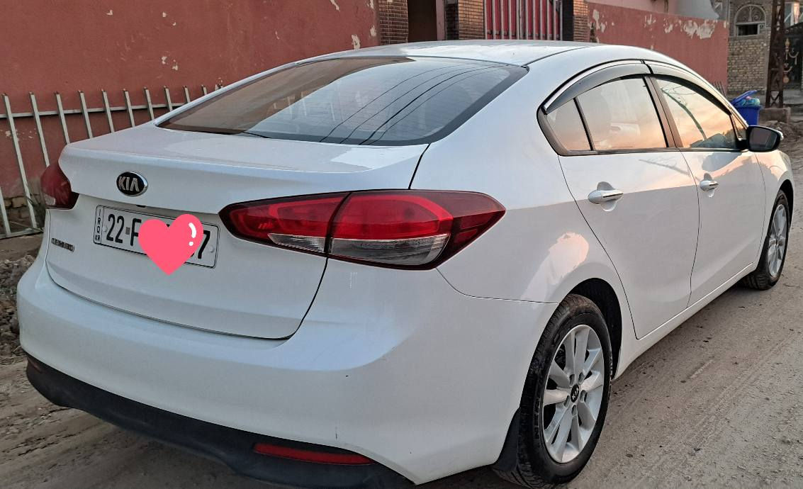 كيا سيراتو 2017 خليجي 
مكينه وكير بلادي الشركة. 
الحدادية جيدة جدا. 
شاشة
كامرة 
تحكم ستيرن. 
نظام كروز
ارضية جلد 
مري شفط واشارة. 
حساس بنجر. 
ماشية ----150
ملاحظة، السيارة بيها حالوب قليل و دحجه بسيطة بالباب الخلفي وبقي كما هو كما موضح في الصورة... 
للاستفسار عن السعر الاتصال على الرقم. 
*********** ديوانية, القادسية
