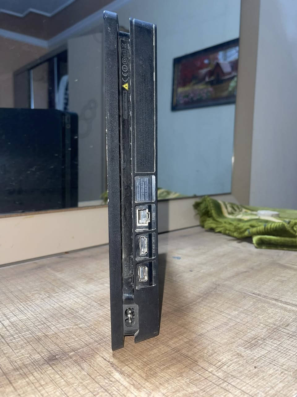 سلام عليكم شباب ps4 slm  واحد تيره لك ستيكر ابد ما مفتوح على وضع الشركه رايده ب 250 هوه و غراضه جوستك واحد و ياه 10 اقراص . و دركسون مال بلي بس يشتغل على كل الاجهزه كلش نضيف و ممستعمل شي قليل ب 50 الف الي مهتم يراسلني خاص او يتصل *********** مكاني بغداد
