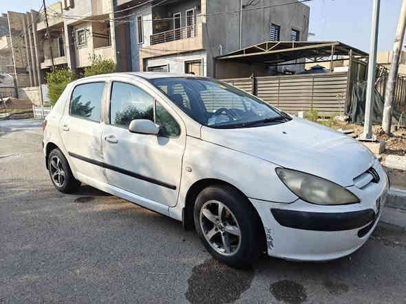 سلام عليكم 
بيجو ٣٠٧
٢٠٠٥
رقم بغداد بسمي 
كير مكينه جاهزه 
تخم تاير نضيف
بيه شي قليل صبغ بل جاملغ الخلفي 
داخله نضيف 
عليه ادامه كامله 
ما ناقصه شي 
رايده ب٤٧ وبيه مجال شي قليل
***********
