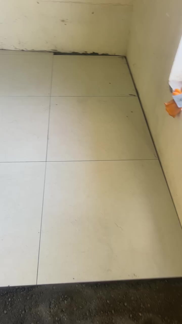 خلفه سراميك جداري ارضي متفرغ حاليا شغل نظيف ومرتب ***********
