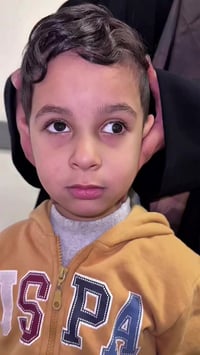 قصتنا الإنسانية اليوم مع البطل فهد والذي يبلغ من العمر سبعة أعوام ، لا...