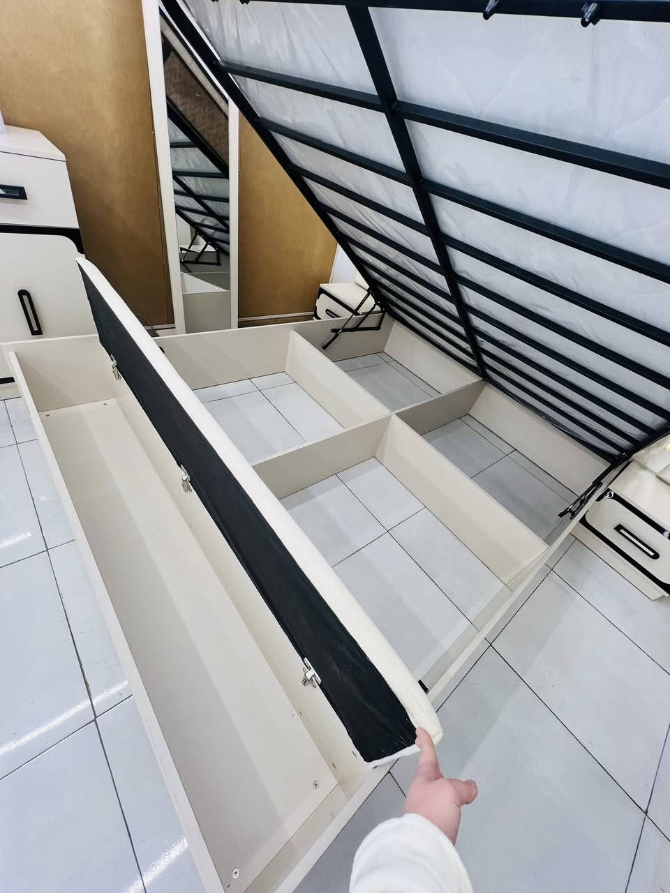 ماهان 10 قطع
مفرد : 1،500،000 
مواصفاتها:
• ظهر بلوك 9 ملم 
•سجة سل ستيل ثلاثية

•الكنتور مترتين و40سم 
•ملحق80سم 
•رتفاع مترتين 20 سم
•الجرباية والكومديات مترتين 86 سم
•الميز تواليت متر و10 سم

***********
