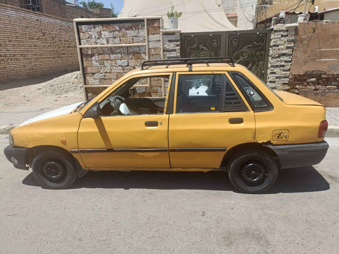 موديل ١١بغداد سنوية عظم عاج ابيع كوم حديد وصاحبهة ماندلة بكربلاء فقط السلف واكف والسيارة واضحة بالصورة ***********مكان السيارة الحسينية مال راشدية 
السعر١٢٠٠٠٠٠ مليون ومئتين
