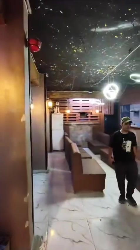 السلام عليكم
كوفي  ثلاث طوابق 
الطابق الاول نراكيل 
اطابق الثاني دومنة وجلسة عربية
الطابق الثالث قاعة العاب بليارد وبلي ستيشن 
للبيع  الكوفي مجهز من كلشي 
العنوان مدينة الصدر قرب تقاطع عريبة للاستفسار التواصل على الواتساب ***********
