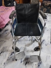 متاح للبيع عربانه عدد اثنين واحدة غير مستعمله سعر ١٠٠ إلف والثانيه مست...
