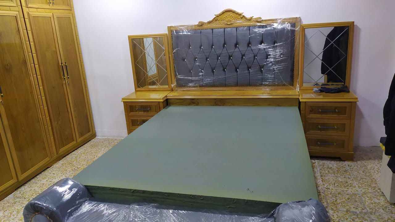 السعر اخو البلاش جديدة بمليون و ٣٥٠ وبيها مجال
غرفة جديدة مامستعملة خشب عراقي ثقيل فصال تركي قنصور خمس ابواب مع زاوية بابين 
المكان موصل حي الميثاق 
***********
