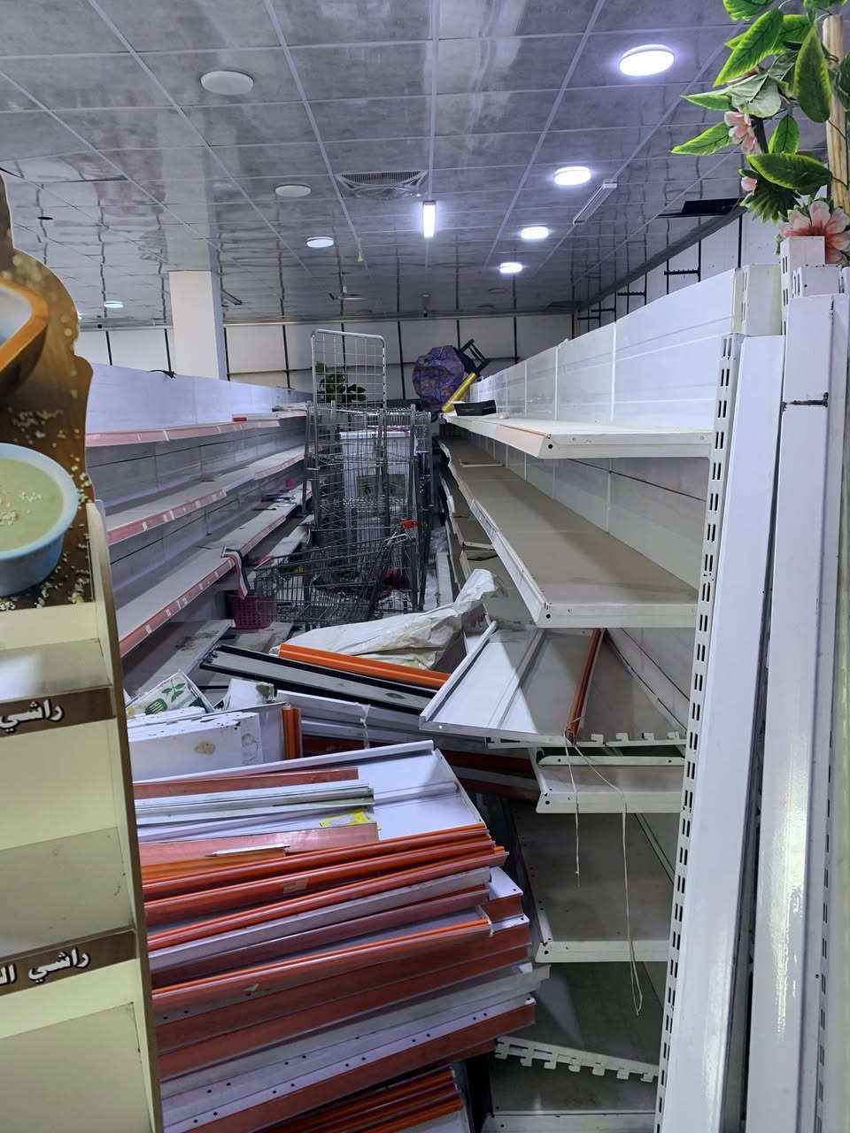 ‏الرفوف  للبيع
التوصل عل رقم ***********
