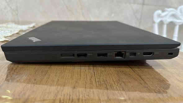 السلام عليكم 🌟
لابتوب عملي جداً للبيع وبسعر مناسب

🔹 المواصفات:

• المعالج: Intel Core i7-7820HQ (2.90GHz) من أقوى معالجات جيله

• كارت الشاشة: NVIDIA GeForce 980MX (2GB)

• الرام: 16GB

• الذاكرة: 256GB SSD سريع

• النظام: Windows 10 Pro أصلي

• الشاشة: FHD + شاشة لمس حجم 14

• الكاميرا: HD

• البصمة: يدعم بصمة الإصبع

• البطارية: تصمد لـ 4 ساعات استخدام متوسط

🔹 الحالة:

الجهاز نظيف، استخدام قليل، بدون مشاكل حرارة أو بطء.

🔹 الملحقات:

شاحن أصلي + جنطة لابتوب + ماوس

🔹 الاستخدامات المناسبة:

مثالي لـ:

• الألعاب بدقة متوسطة

• المونتاج والتصميم

• برامج Adobe

• العمل والدراسة وبرامج الأوفيس

🔹 سبب البيع:

عدم التفرغ والجهاز ما مستخدمه هواي.

💰 السعر: 325,000 دينار فقط

متوفر خدمة توصيل

العنوان : النجف الاشرف

واتساب : ***********
