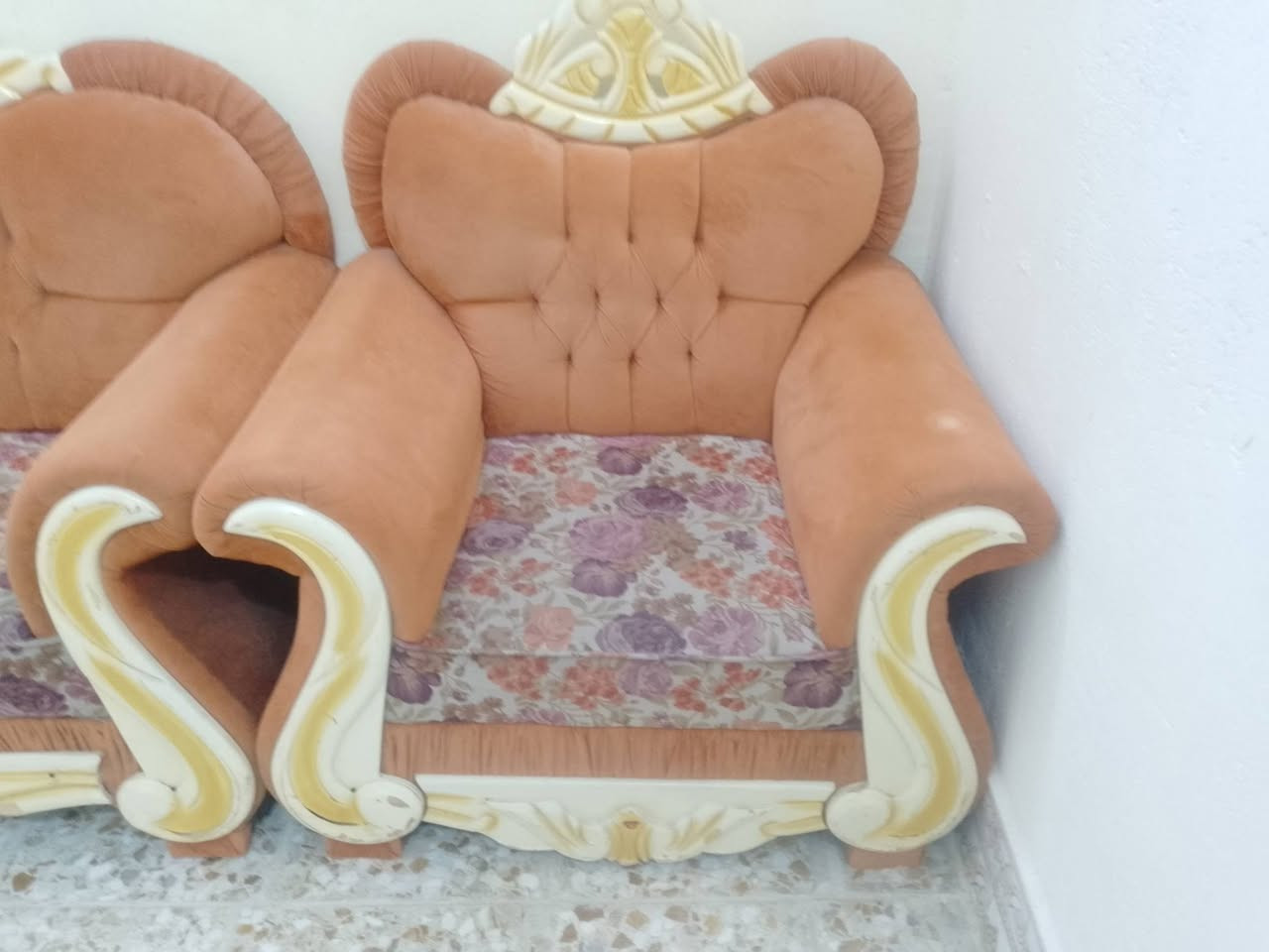 تخم كامل للبيع خمس قطع دجين شارع حجي كشكول قرب حسينه اهل البيت سعر 250 بي مجال ***********
