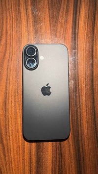 عيني ايفون 16 عادي  ذاكره 128  بطاريه 94 نضافه شوفت عينك  السعر 850  ا...