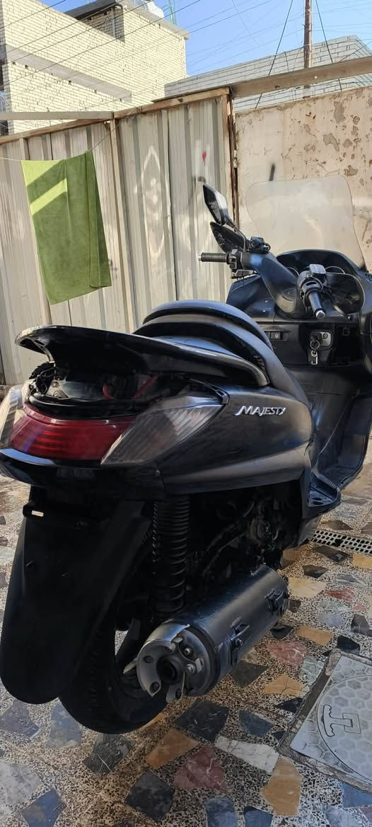 ماجسته حديث ملي گراند سرعة 180 مكينة 400 الدراجة متروكه شلعة ومعدل وكهربائيات كلها شغالة .حتى جهاز انذار بيها بس صار هواي متروكة .تجي تاخذها ابيعها كوم حديد الي تفيده.سعرها 350  وبيه مجال.مكاني بغداد الشعب ***********

