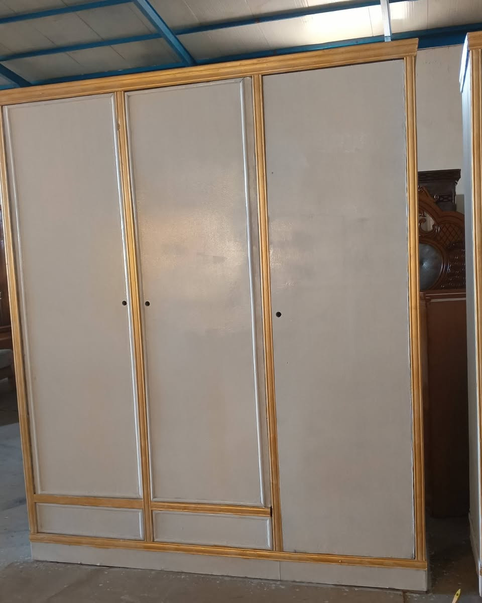 السلام عليكم كناتير للبيع نضافه 100% صاج حطاطه شغل عراقي نضافه فول شراي يتصل ومتوفر توصيل ***********
