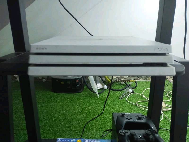 ps4 BRO ذاكره 1T نضام 13.50 اونلاين  مع جوستك 2 اصلي  جهاز استخدام قليل مكاني بغداد حسينية سعر 350