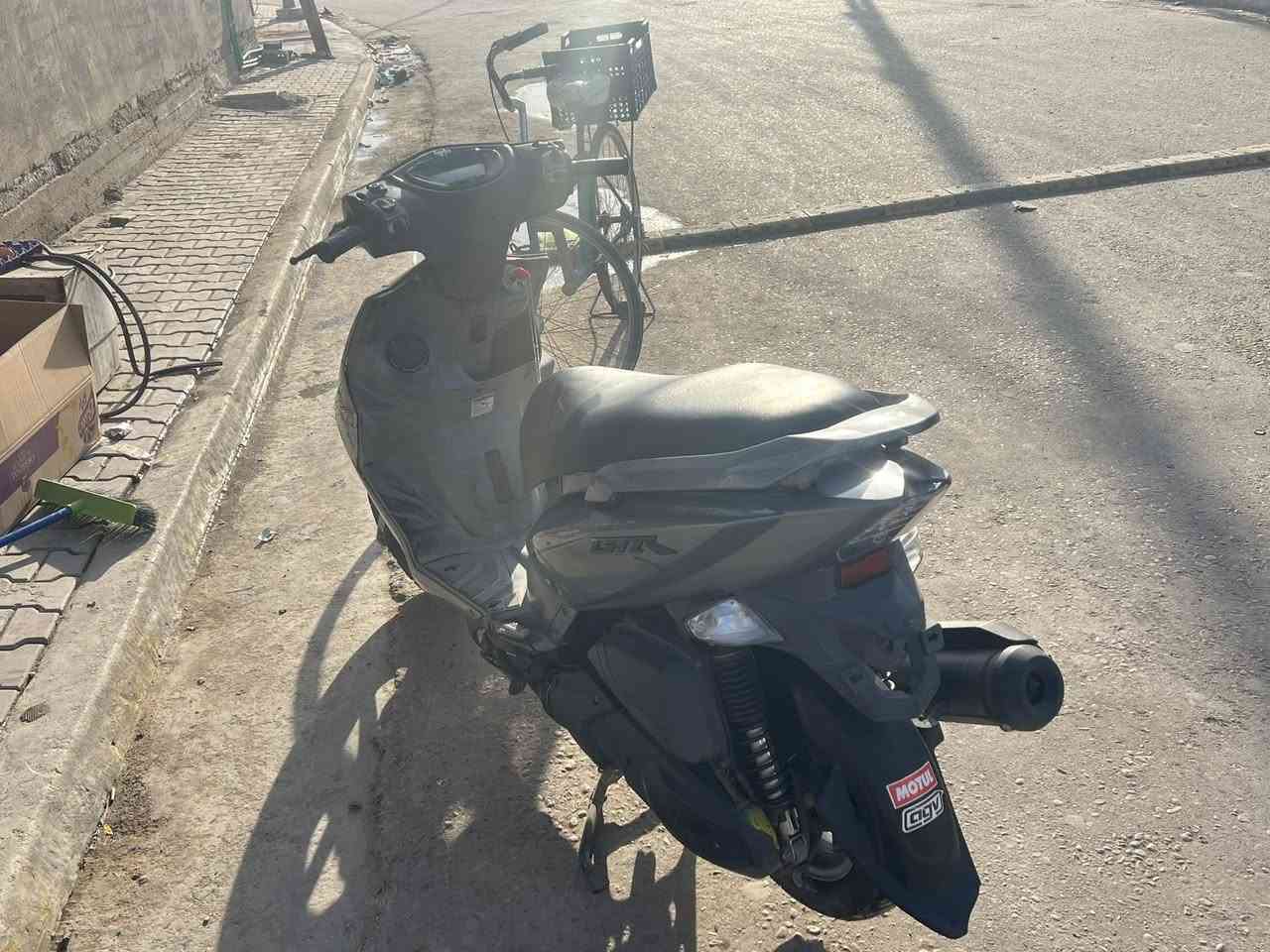 دراجه جيتي آر لبيع مال واحد متوازي على فلوس الدراجه كفاله عامه صالها شهر من نازله من الرمه لو مامتوازي ولا أبيعها كلب الصور وشوف النضافه المكينه بالباكيت مال جنايه السعر مليون٢٥٠ وبيها مجال للشراي ***********
