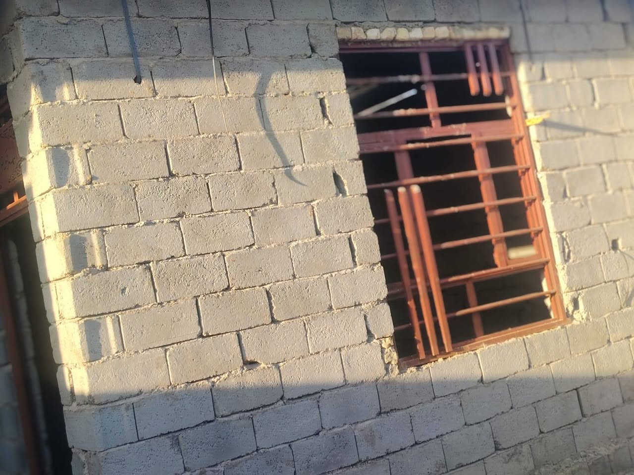 سلام عليكم بيت زراعي 200متر يحتوي عل غرفتين وصاله ومطبخ وصحيات داخلي وخارجيه وماسس ميه وكهربا ومجاري المكان بابل اسكندريه شارع محطه الصقور الستفسار اكثر هاذا رقمي ***********
