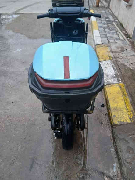 سلام عليكم شباب دراجه شحن صقر الاحمر سبع بطاريات كهربايات كله شغاله وياه مرايات جدد وبايدرات السعر ٦٠٠ وبيه مجال الموقع بغداد متواجد واتساب ***********
