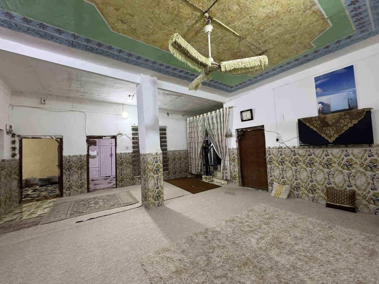 بيت زراعي بي وصل تطويب    مساحه 285م 
الدجين الاولى فرع الصبابه مقابل يونس ابو التحوير قرب تقاطع الوائلي 
موقع البيت على شارعين 
بناء طابوق وبلوك عكاده 
يحتوي على استقبال وصاله و3 غرف ومطبخ ومجمع صحيات عدد 2 وترك 
متوفر كافة الخدمات 
السعر 60 
واتساب *********** علاء بدر
