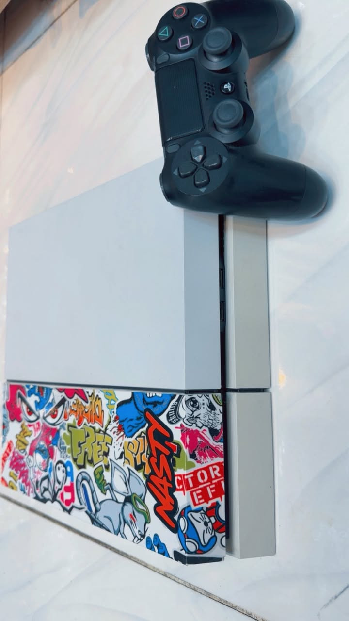 Play Station 4 Slim white بلي ستيشن فور نسخة الابيض سلم الاصلي 
مع جوستك اصلي نظافة 100% 

مع الملحقات / كيبل بور + كيبل HDMI اصلي + كيبل شحن جوستك 

نظيف لوك كلش محافظ عليه بدون فتح بدون ضرر شرط
 
للبيع السعر ٢٣٠ الف 

مكاني بغداد شارع فلسطين
اتصال فقط
***********
