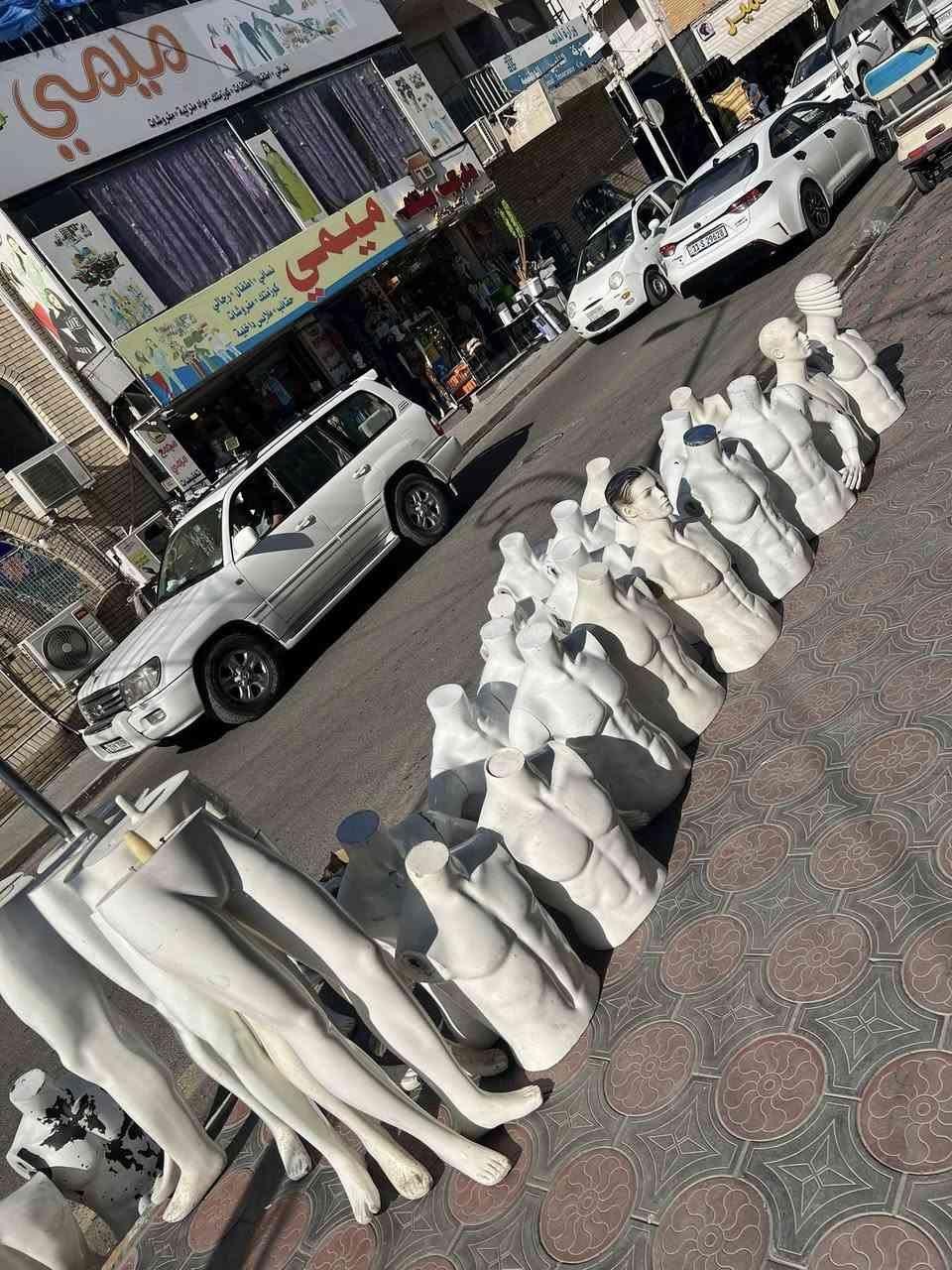 سلام عليكم .
بيع ملكانات عرض الملابس شلعه كامله ١٥٠ ألف 
***********
