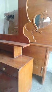 تخت • كوميديات • ميز مرايا