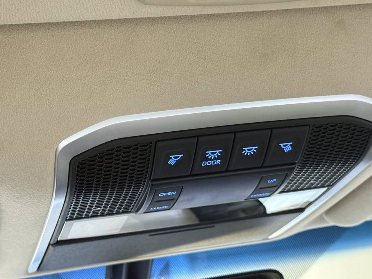 لاندكروز موديل 2023 VX ساز 
ماشية 23 رقم بغداد رقم مميز 
سيارة مكفولة كفالة عامة 
معروفة مواصفات الVx
للتواصل ***********
السعر 72 وبيهة مجال قليل
