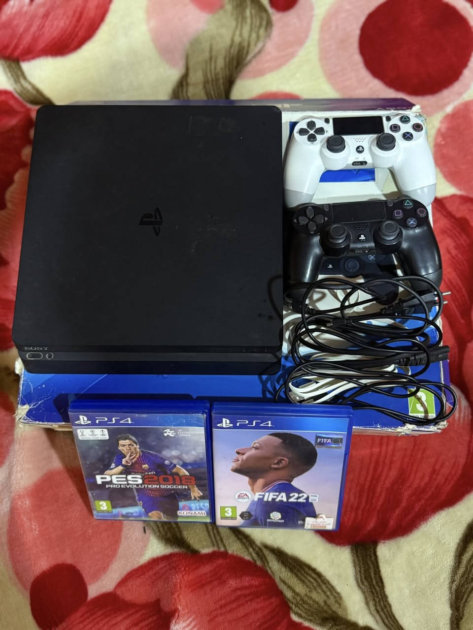 السلام عليكم
بلي،4سلم مساحه 500 نظام 11يتهكر
وياه الكارتون مالته + جوستك عدد 2 مع كيبلات الشحن +كيبل  مالته HDM
+ اقراص عدد ( 2 ) فيفا 22 و بيس 2018 
البلي مستخدم بس اخو الجديد مكفول من اي عطل  
السعر: 225
الرقم: ***********
الشراي يتواصل وياي متوفر اتصال +واتس اب
