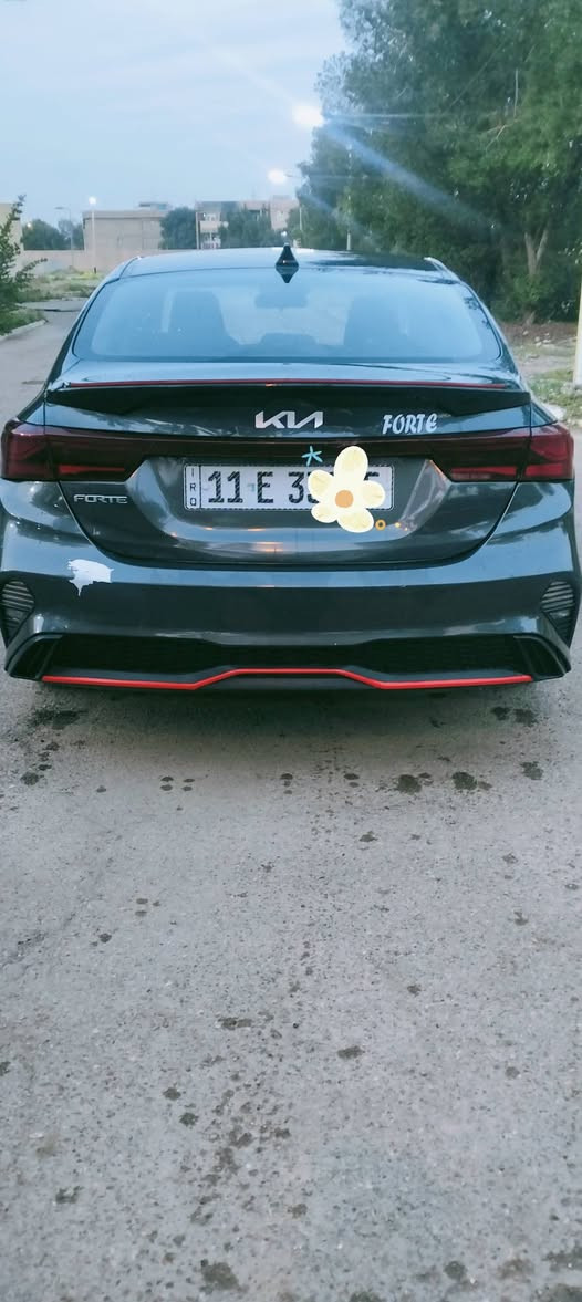 السلام عليكم للبيع فورتي موديل 2023 مكينه دوش 2000 السياره جديده رقم بغداد حادثه دعاميه خلفيه وشويه من يم الرقم مالجنطه الايرباكات كله سليمه حادثه موقوي وبيه الجاملغ الامامي بي ربع بارد فقط والسعر 145 وبيه مجال للاتصال *********** وبي واتساب
