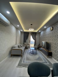 كوين تاورز • غرفة وصالة • مفروشة