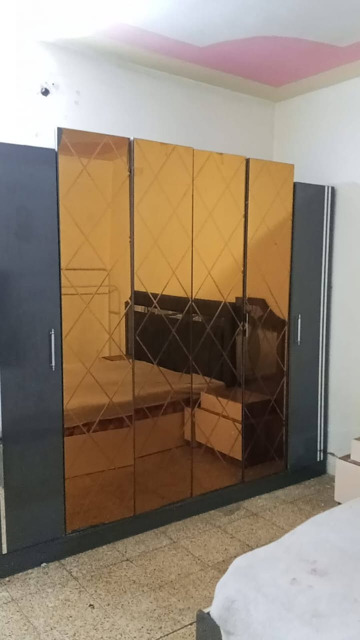 السلام عليكم غرفة للبيع نظافتها٧٥بالمية اقتصادية ٣قطع كنتور وجرباية ومراية مع هدية الدوشك والميوزة البصف الجرباية والتختةمالتهاصومية عراقية فول قوة العنوان الثعالبة للاتصال***********٦السعر ٢٢٥
