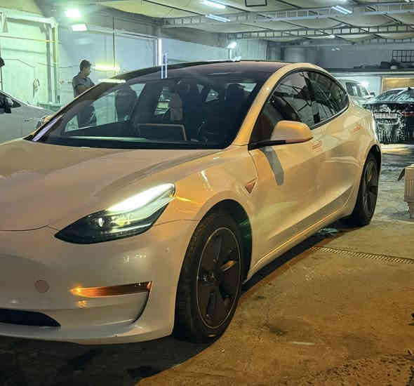 السلام عليكم للبيع 
تسـلا مودل 3   
(( 2023 )) 
ماشيه  30
.▪︎رقم  بغداد  
• سقف بانوراما زجاج
•تك ماطور 
•450 كيلو تمشيك بالشحنه الواحده 
• شاشة كبيرة حجم 15 بوصة
•اونلاين ومربوطه على برنامج تسلا الاصلي 
•بجم كبس 
• كاميرا خلفية
• حساسات خلفية
• كاميرا امامية
• حساسات اماميه
• كاميرا جانبيه 
• كراسي كهرباء جلد لون اسود
• كراسي كهرباء
• كراسي تدفئه 
• غرفة جلد مميزة لون أسود 
• رادار امامي
• رادار خلفي
• رادار جانبي
• مانع تصادم
• محدد مسرب
• كاميرات 
• حساسات جانبيه
• مثبت سرعة
• كاميرات محيطيه 360° 
• تحكم بالسياره عن طريق الشاشة
• تحكم عن طريق الهاتف
•يجيك شعار عن طريق الهاتف 
• نظام قيادة آلية Auto Pilot
• عداد ديجيتال
• تشغيل تلقائي
•تشغيل عن طريق الموبايل 
• نظام قيادة ذاتية Full Self drive
• نظام (RCTA) للتنبيه عند الرجوع للخلف
• نظام (RSA) لكشف لافتات السرعه للطريق
• نظام (PSC) الرادار الذكي لمنع الاصطدام 
• نظام (LTA) لتحديد المسار على الطريق
• تشغيل عن بعد
• الدخول الذكي
• نظام ترفيهي كامل متكامل يحتوي على ( YouTube / WhatsApp / Tik Tok / Netflix)
•السياره كلين قطرة صبغ مابيهه فقط الدعاميه الخلفيه وموضحه بالصور كسر بسيط هذا حادثهه 

•ايرباك برده فقط 
  محدثه اون لاين
السعر 190 وبيهه مجال 
العنوان بغداد 
رقم الهاتف ***********
اتصال أو واتساب
