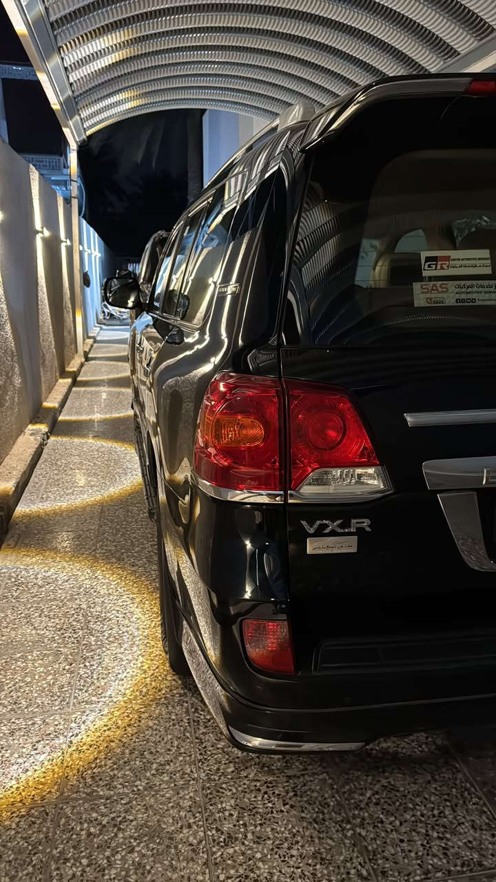 سلام عليكم 
لاندكروز 2015 vx.r سياره نضيفه وكفاله عامه من كلشي مكينه 8 سلندر ماشيه 140الف حقيقي مواصفات فول رادارات كامرات 360 
بالنسبه للسعر تعال خاص حياك الله 

واتساب 
***********
