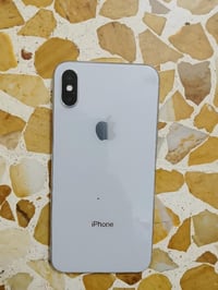 ايفون اكس عادي ذاكرة  256 بطارية 73 كلشي وضع شركة بس ضهر مبدل 07517723...