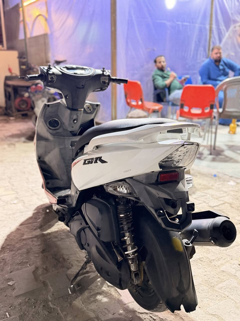 السلام وعليكم  للبيع جيتي ار نازله رمبه صار يومين سعرها  مليون وميه وبي مجال قليل مكان الدراجه زعفرانيه للانتصال ***********
