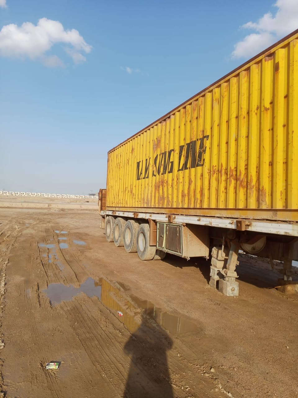 السلام عليكم عربانه 4,دناكير جوبلس دناكير 16 مربع شاصي الماني بيه باج صفحه وحده مع حاويه 12 متر مفتوحه مكان بصره العربانه مع الحاويه سعر 75 بيه مجال بسيط ***********
