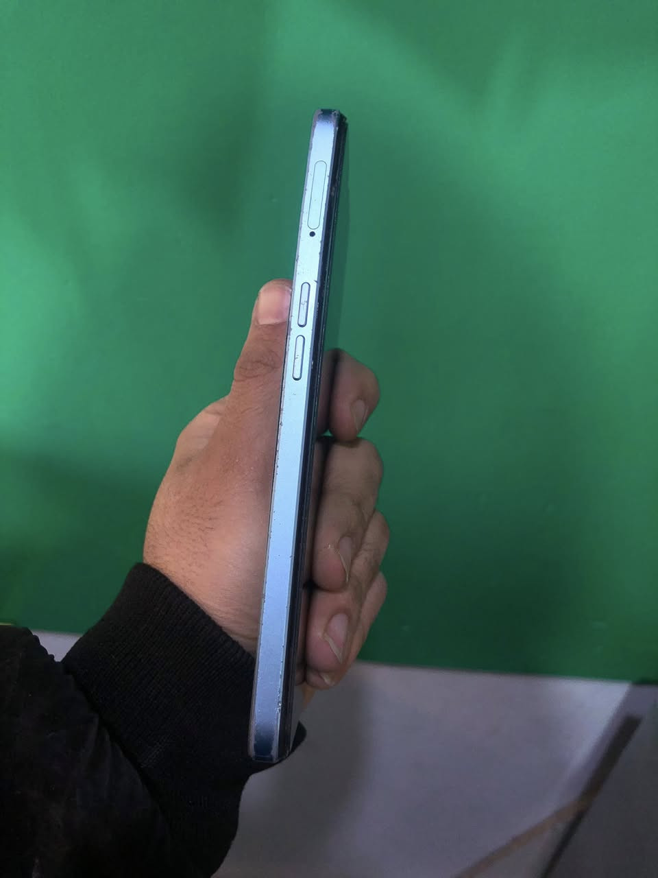 السلام عليكم جهاز لبيع oppoA77 الجهاز نضيف فقط العدسة مالت الكاميرة ماموجود الجهاز مستبدل شاشة اصلية وكالة انطي بيه ضمان السعر ٥٤ قفل الذاكرة ١٢٨ عشواية ٤ ***********
