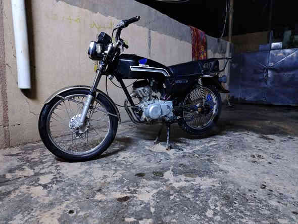 سلام عليكم دراجه 4گير تايجر موديل 21 نضيفه محرك ما مفتوح اصولي ما مصبوغه وارواقه كامله سعر 400 الف لتواصل مراسلت لصفحه او اتصال بالرقم ***********
