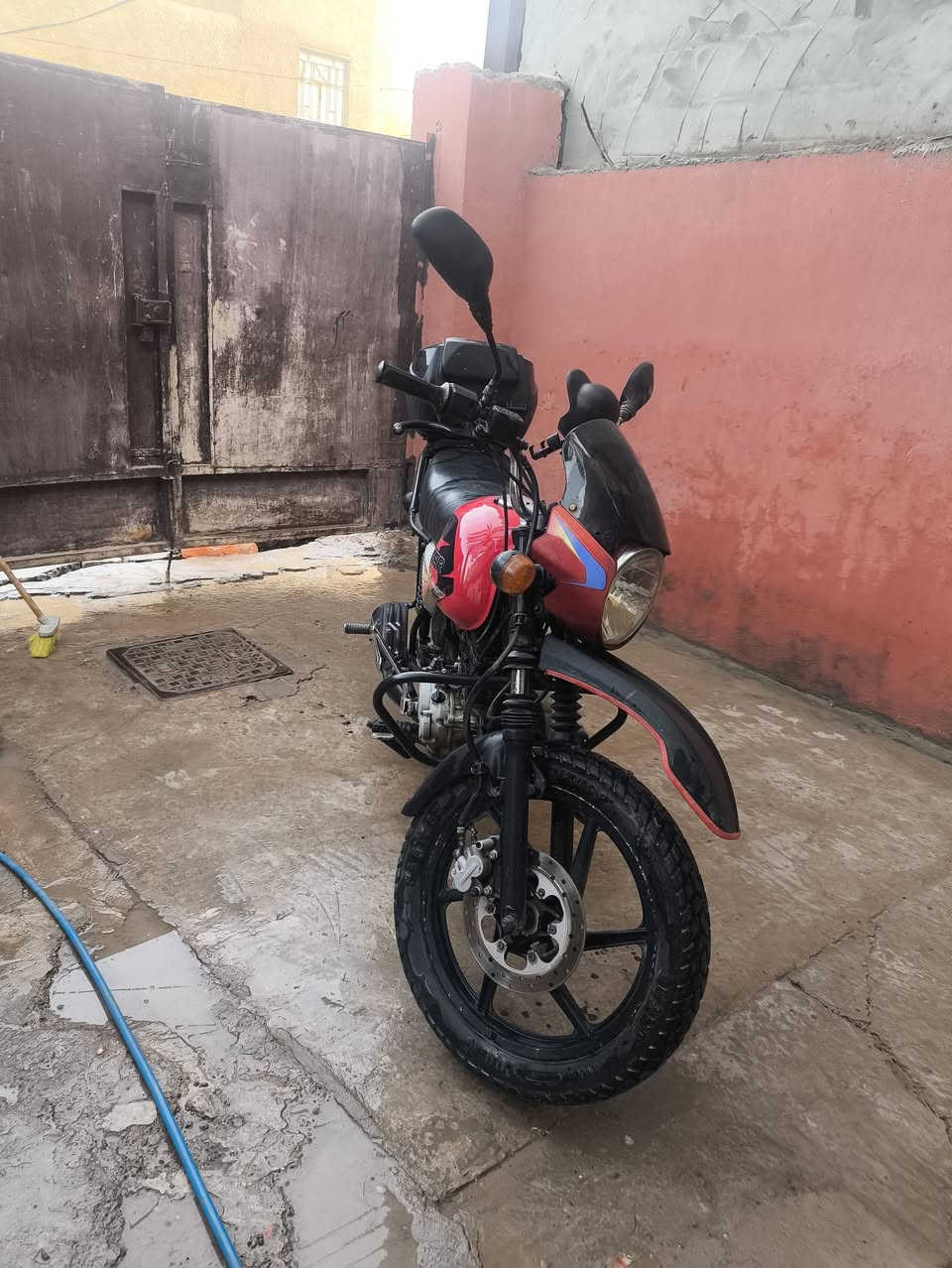 بوكسر موديل 21 اوراق كاملة تاخذ منا ترقم منا نظافة فول ..سرعة فوك ال 100..
محرك اني فتحته جفته شركة فول نظافة ..
سعر مليون و 200 ...كلهة تعرف اسعار البوكسر النظيف 
مكان بعقوبة ..شراي يتواصل ..مو شراي وتعلق تعليق تعبان تجيب الاهانة لنفسك...
..***********...
كلمن وماله ويعرف شنو عيوبة وشنو الزينات البيه ويعرف شكد يسوة لا تكسر بحلال الناس ...
