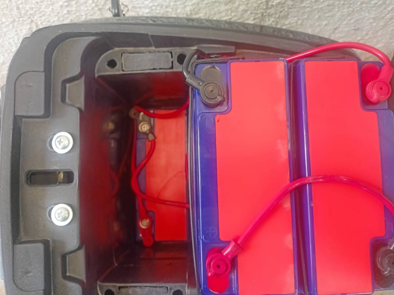 السلام عليكم 
دراجه شحن R9 للبيع موديل 25 سرعه 109 5 بطاريات اكبار البطاريه الوحد 12 فولت و 36 امبير 
بيها نضام البارك P
وبيها نضام ال R رجوع للخلف 
وبيها منفذ USP للشحن 
وبيها انذار ضد السرقه 
دراجه نضيفه كلها بل شرط مابيها اي عيب ويجي وياها شاحنتها الابلاديه ويجي وياها اسويچ وبصمه تشغيل عن بعد وكارت 
عنواني كركوك راس دوميز قرب المحافظة الجديده 
السعر 380 الف 
موجود خاص للاستفسار


**إذا كنت صاحب هذا الإعلان وتريد حذفه لأي سبب، رجاءا أرسل رسالة إلى الدعم الفني**