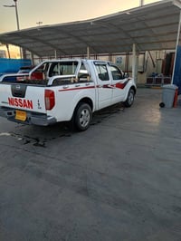 نيفاره ٢٠٠٩ بيه صبغ باب محرك وكير محور بطه ٢٥٠٠ رقم شمالي السعر٨٠ وبيه...