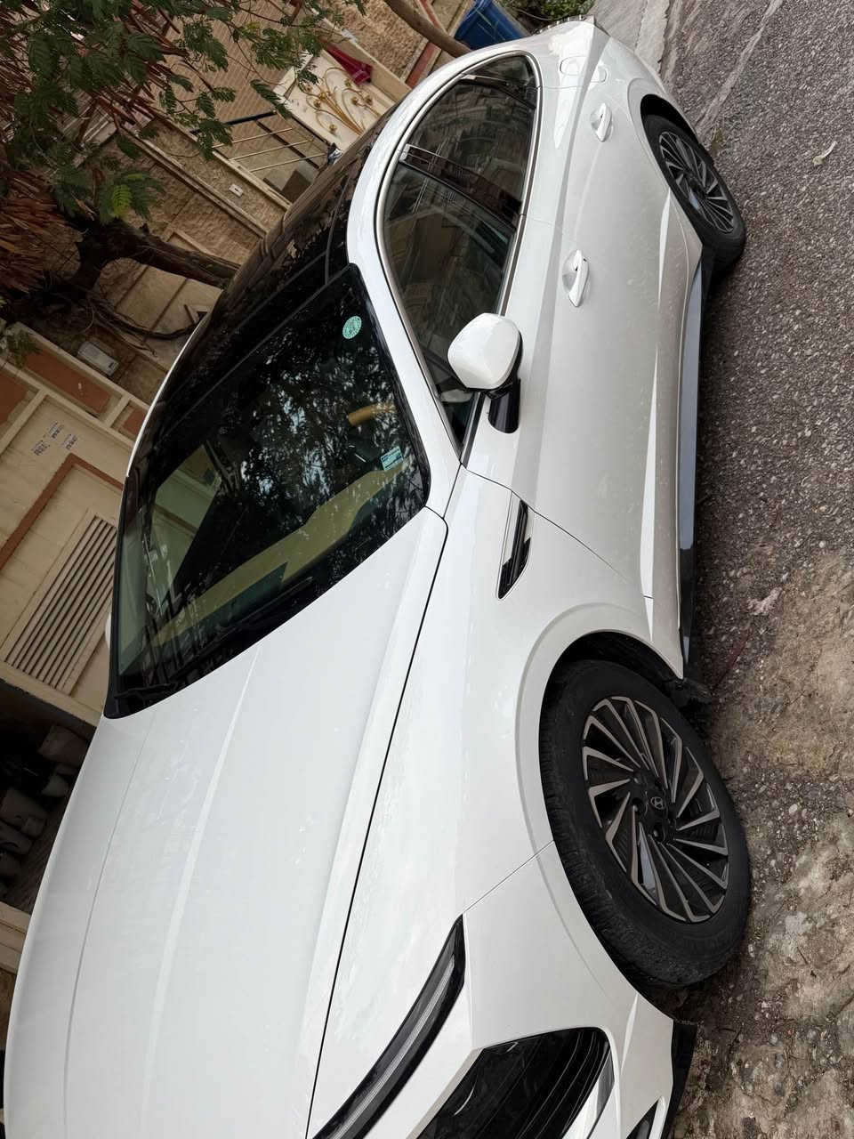 سوناتا 2024
50 الف كيلو متر 
فول مواصفات بانروما . شحن لاسلكي . بصمه . حساسات . تبريد قطعتين . داخل جلد بيجي  . بردات خلفيه بلادي . الوان محيطيه اوتو هولد  فول مواصفات 
مكان السياره اربيل 

كير ومحرك وخارج مكفوله بعدها داخل ضمان الشركة  
هاتف : *********** أربيل, العراق
