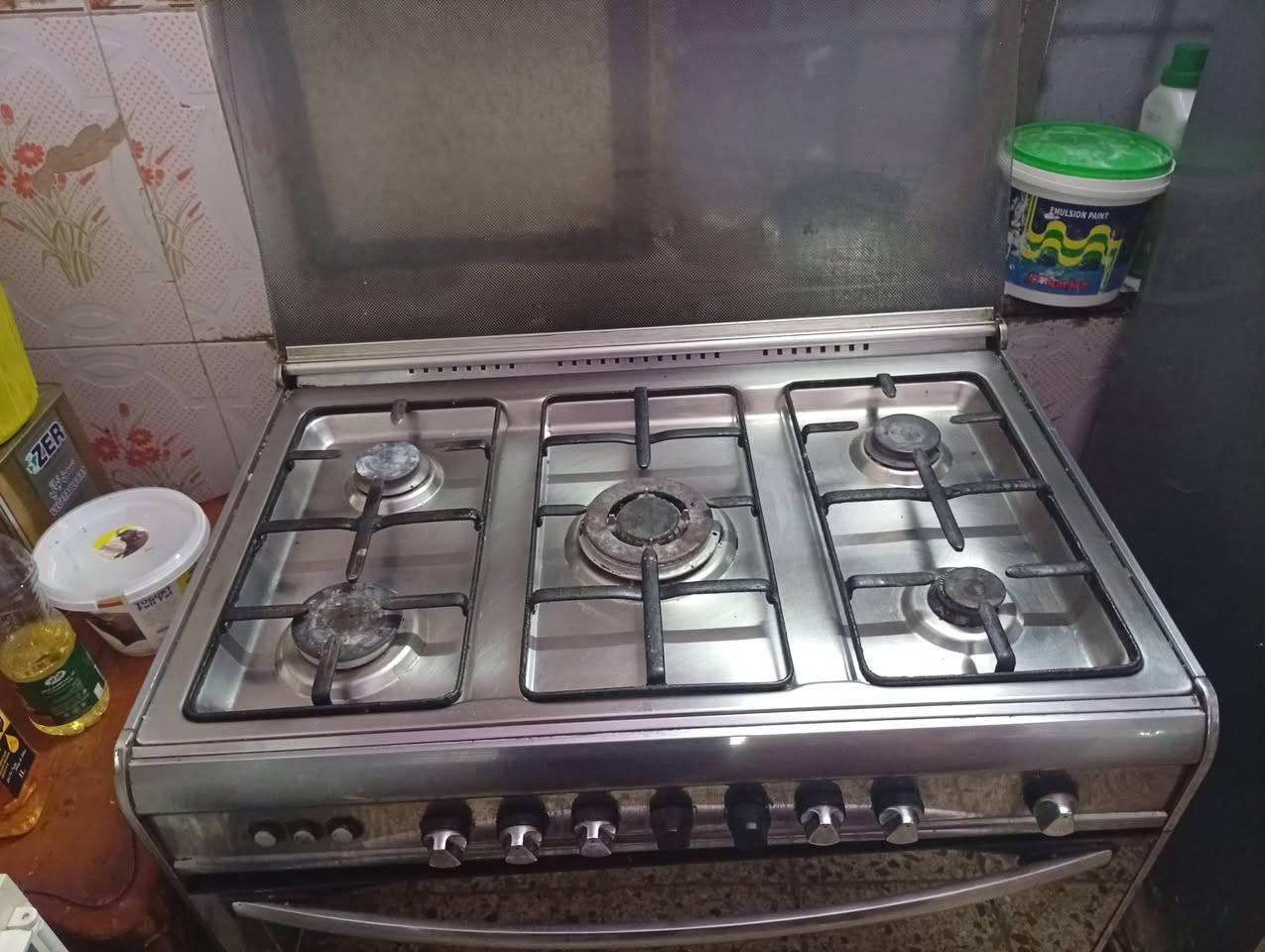 طباخ نظيف شغال عيون وفرن السعر 125 وبيه مجال بغداد المدينة ***********
