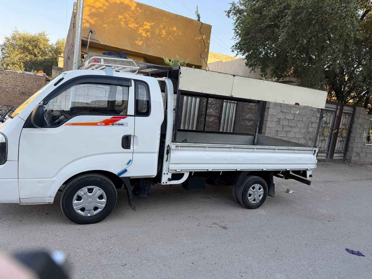 سلام عليكم سياره موديل 13كفاله
رقم سياره واصط #السعر 93بيه مجال 

***********
