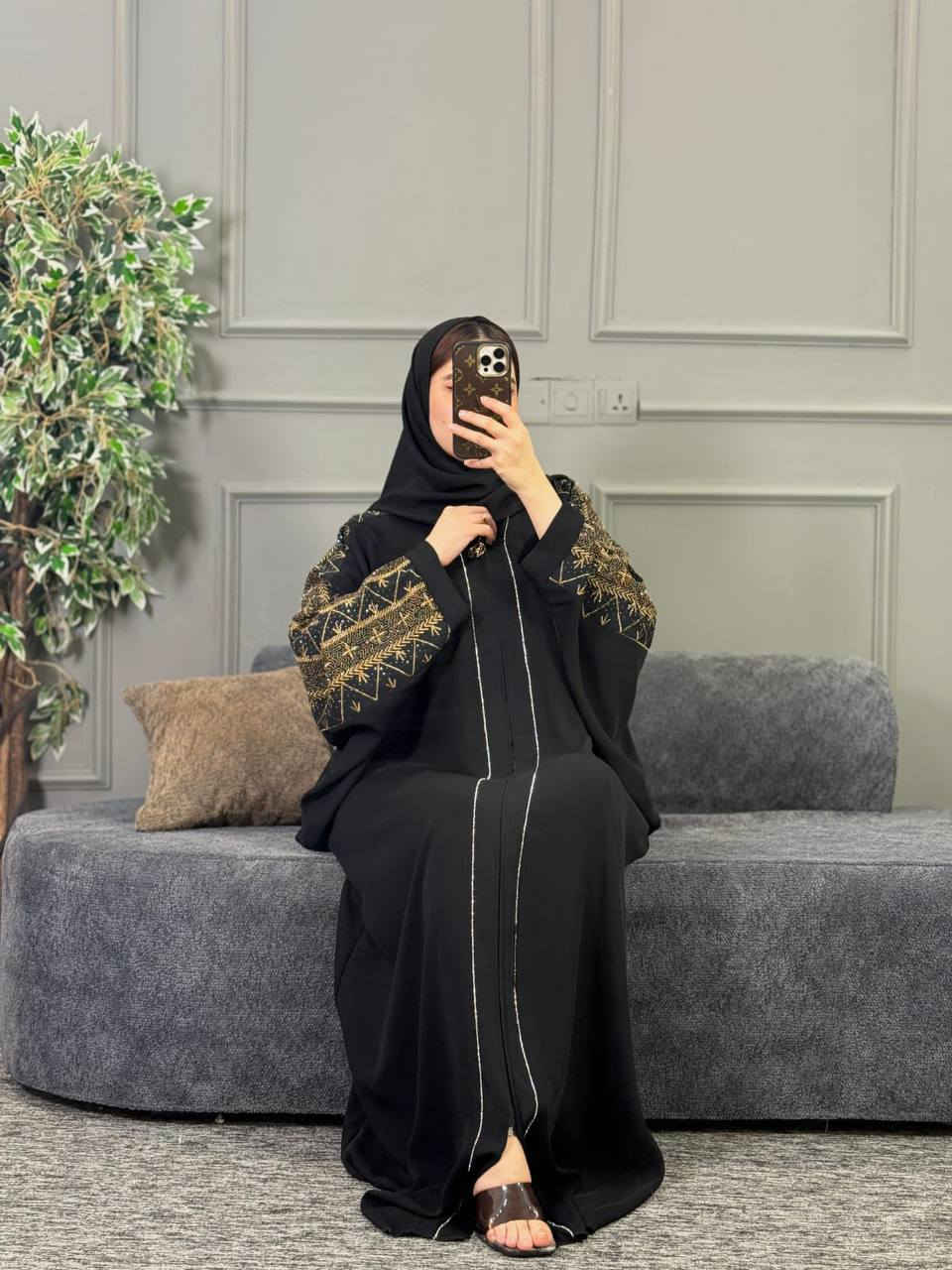 ✨ فخامة ما تشبه أحد ✨

عباية رگلان آماراتية بسواد فاحم 🖤🖤 بهالتطريز والستراس الذهبي الملكي والقماش الگريب الفاخر تخلي حضورچ طاغي من أول خطوة 👑
ناعمة بالقماش ، مرتبة بتفاصيلها😍

القياسات / فري سايز تلبس من وزن 50 الى 100 كيلو قالب خفاش ✔️

يوجد خدمة توصيل لجميع محافظات العراق 

للاستفسار والحجز مراسله خاص


**إذا كنت صاحب هذا الإعلان وتريد حذفه لأي سبب، رجاءا أرسل رسالة إلى الدعم الفني**