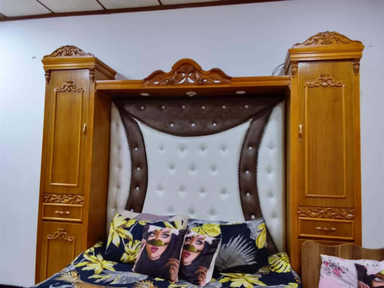 غرفه خشب صاج غرفه نظيفه مستخدمه شيء قليل سعره 900 وبيها مجال استفسار على الرقم ابي واتساب***********
