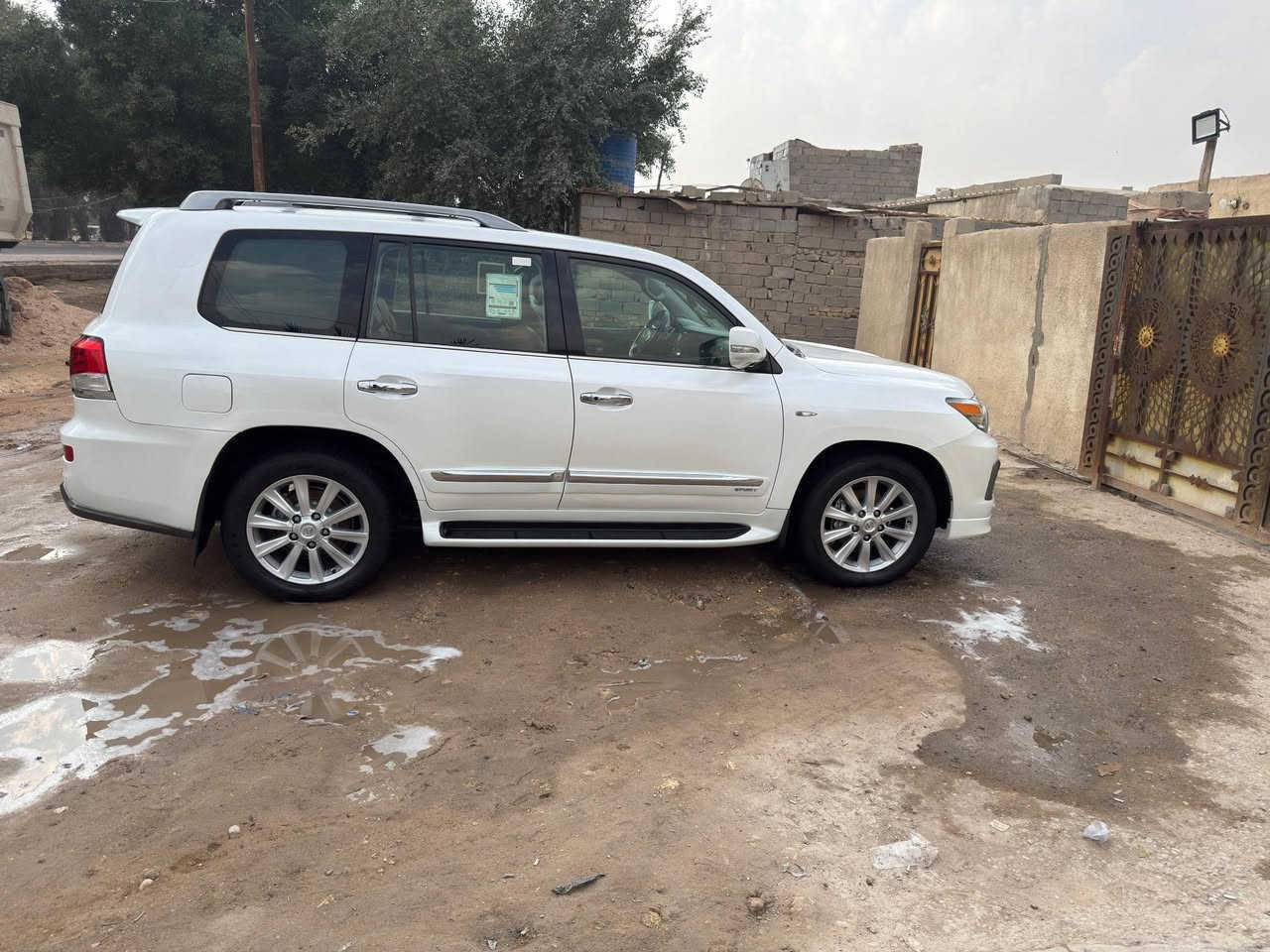 لكزز 2011 كفاله عامه عده شبر بارد جوه قبق البانزين لباقي كفاله مكينه 8.5700 لاتبخير ولا تنقيص حداديه جديده تخم تاير برجستون ابولو ابو الدب توه شادهن تبريد تدفأه كرهبأيات كلها شغاله لايت زنون عالي ناصي كامرات امامن وخلفي وكامره بل مري حساسات + رادار امامي جوبلس تصعد وتنزل فتحه بل سقف كشنات كرهبأ  قرميدي    .تدفيه وتبريد ثلااجه شغاله سياره فول واحد عله واحد اعله فيه بل لكزز جنطه شفط رقم بغداد تحويل  سياره خليجية وباقي الموصفات معروفه سعر340بيها مجال مراوس حسب القناعه اوبامه او هايلوكس 
مكان البصره الزبير
***********
