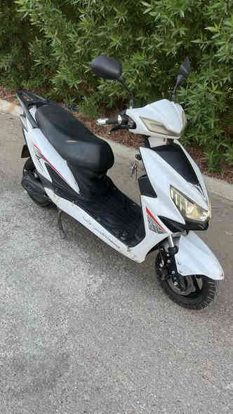 6 بطاريات زينات 
تمشي 50 كيلو 
ملف 2000
سرعتها 85 
4 سرع 
سويج واحد بصمه ضايعه 
لايت امامي عالي ناصي 
بريكات هايدروليك امامي خلفي 
مثبت سرعه 
مكاني اليرموك مجمع ام الطبول 
سعرها 490 
رقمي ***********
