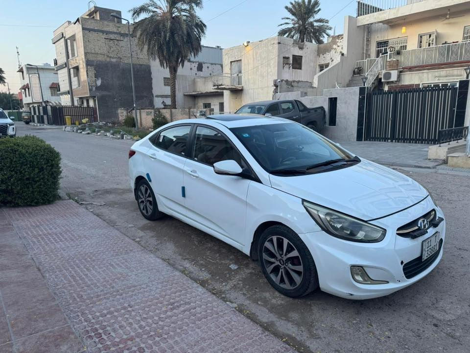 اكسنت 2016 للبيع
تفاصيلها بالسونار 
ماشية 88 
السعر 90 وبيها مجال 

‭0771 509 7123‬
مكانها بغداد
