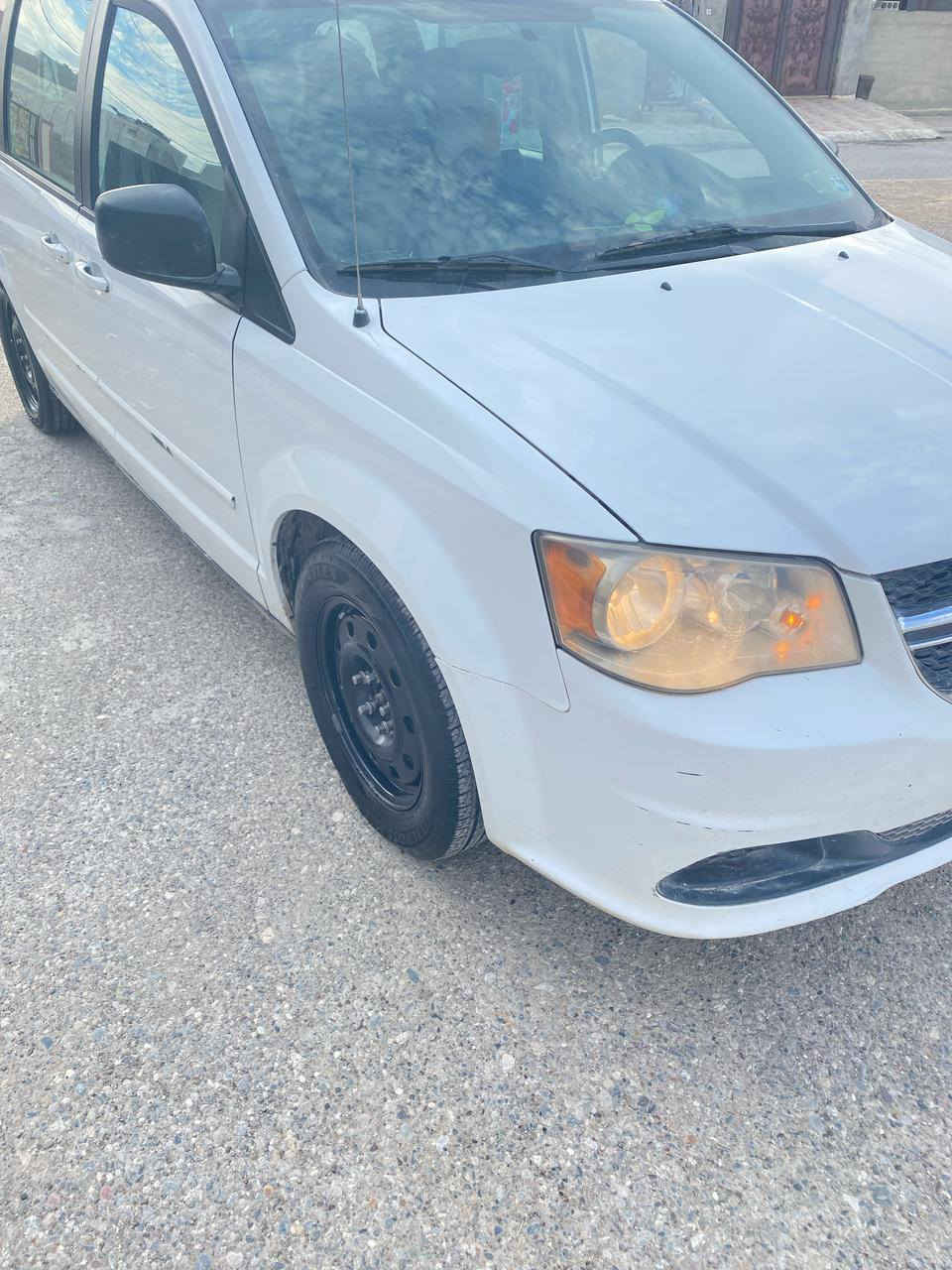 السلام عليكم 
سياره دوج كرفان16 للبيع 
صدر امامي 
تخم اطارات نكسن كوري جديد
تبريد ثلاث قطع 
جام كهرباء 
كشنات بلع
السعر 138
***********
