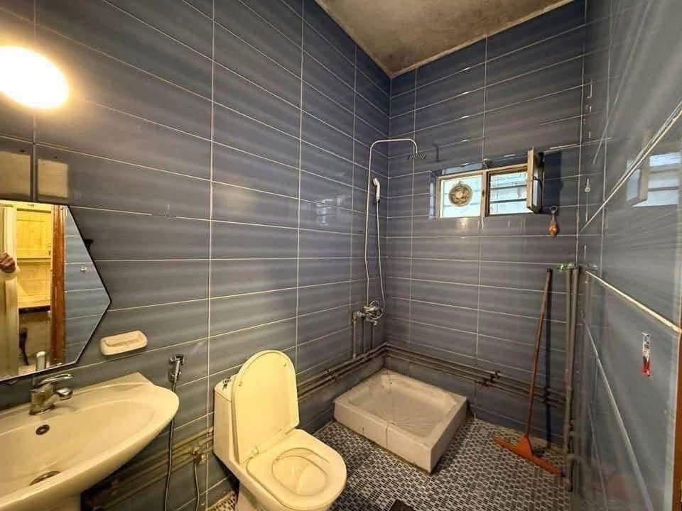 #لايجار_دار_مؤثث_في_السيدية 🏡

🔹 مساحة 60 متر
🔹 الواجهة: 5 متر
🔹 شارع عرض 15 متر مع رصيف 3 متر

✨ المميزات:
▪️ البيت نظيف جداً
▪️ يحتوي علا غرفتين وصاله ومطبخ وخدمات مؤثث أثاث درجة أولى
▪️ موقع مميز – يبعد 5 بيوت فقط عن شارع الخيزران

💰 السعر:  مليون ونص 
()

📍 عنوان المكتب : السيدية – قرب سيطره الخيزران

📞 للاستفسار:
***********
