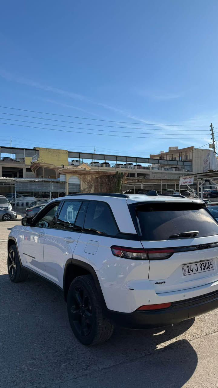 السلام عليكم 
جيب گراند شيروكى 2022مرقم كامل باسمى ✅
سعر :285 ومجال 
حجم المحرك : 3.6L(6سلندر )
ملاحظة : فقط بوند و چاملغ صبغ 🛑 بدون نقطه دواخل ✅
ارباگ سستم بلادى ✅ 

الموصفات :
فتحة 
فورويل 4x4
شاشة الكتروني 
بصمة تشغيل
بصمة 4 ابواب
تشغيل عن بعد (𝐑𝐄𝐌𝐎𝐓𝐄 𝐒𝐓𝐀𝐑𝐓)
هاند بريك بصمة 
شاشة دشبول ديجيتال
رادار امامي (تحديد مسار)
رادار جانبي  (نقاط عمياء)
رادار خلفي 
حساسات امامي
حساسات خلفي 
نظام : 𝐄𝐂𝐎
نظام : 𝐍𝐎𝐑𝐌𝐀𝐋
نظام : 𝐒𝐏𝐎𝐑𝐓
كشنات هيتر
تحكم استيرن 
استيرن هيتر
تبريد لمس
تبريد مركزي 
لايتات ليد وعدسة زينون بيلادي
بيلاجكتور 𝐋𝐄𝐃 بيلادي
بكلايتات 𝐋𝐄𝐃 بيلادي
ويل كروم
وبعد هواية مواصفات …
‏ ‎تفاصيل اكثر الاتصال علی ارقام التاليه 

‏ WhatsApp - Vibir
☎️***********
عنوان📍عقره 
‏ اكر, نينوى
